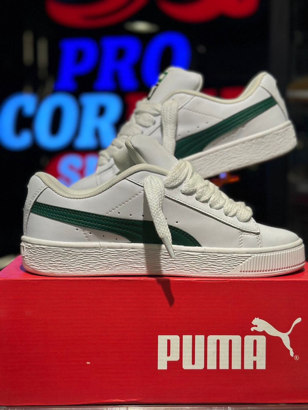 White Green white green 3